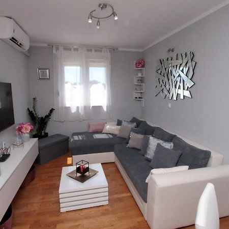 Ferienwohnung Apartman *Sanja* Omiš Exterior foto
