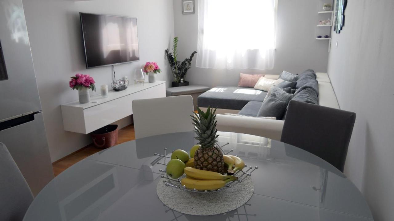 Ferienwohnung Apartman *Sanja* Omiš Exterior foto