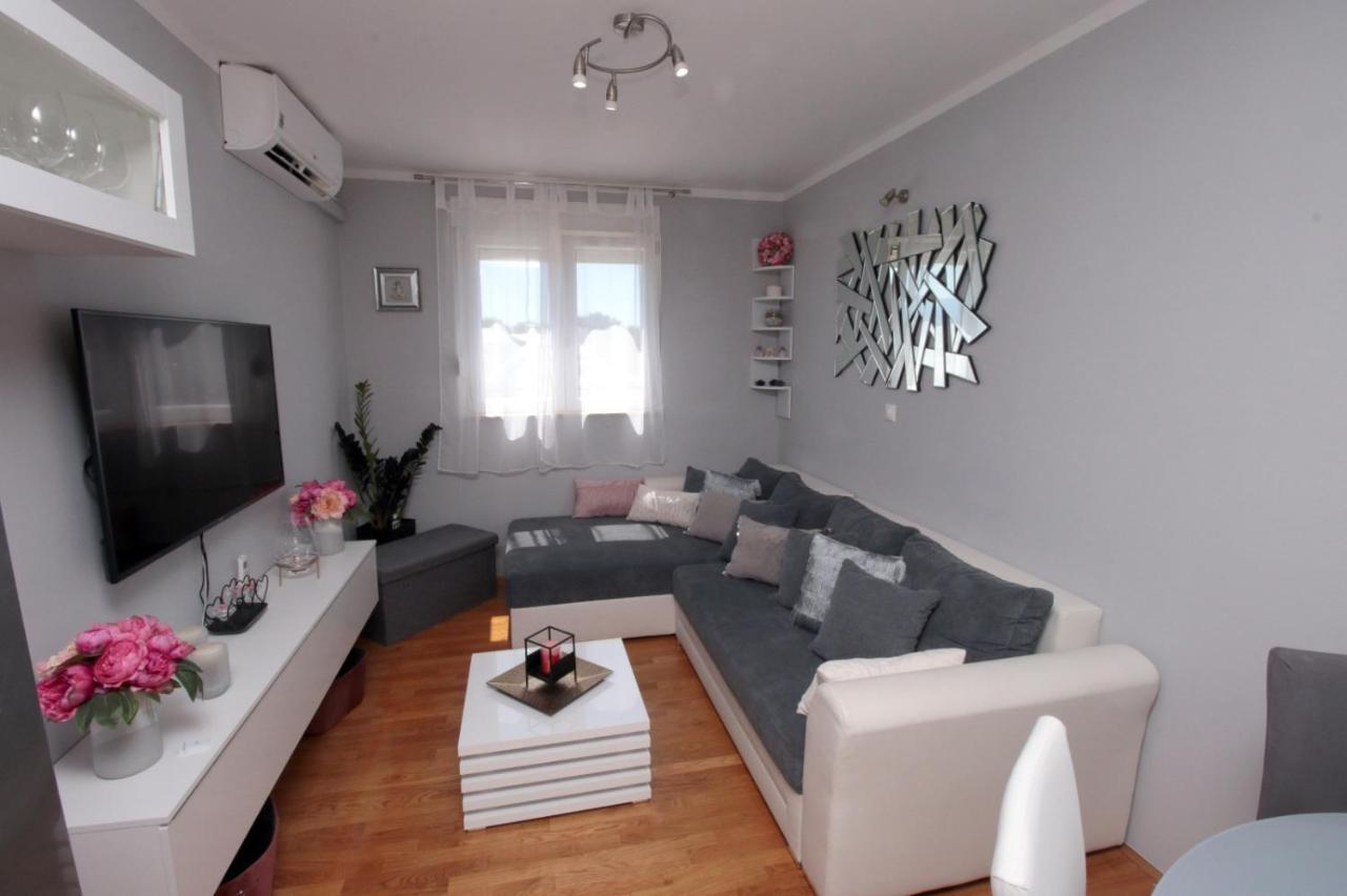 Ferienwohnung Apartman *Sanja* Omiš Exterior foto