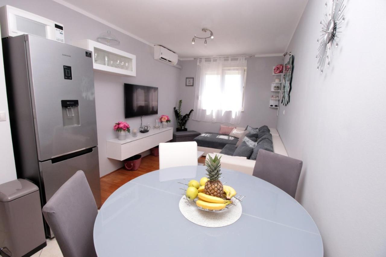 Ferienwohnung Apartman *Sanja* Omiš Exterior foto