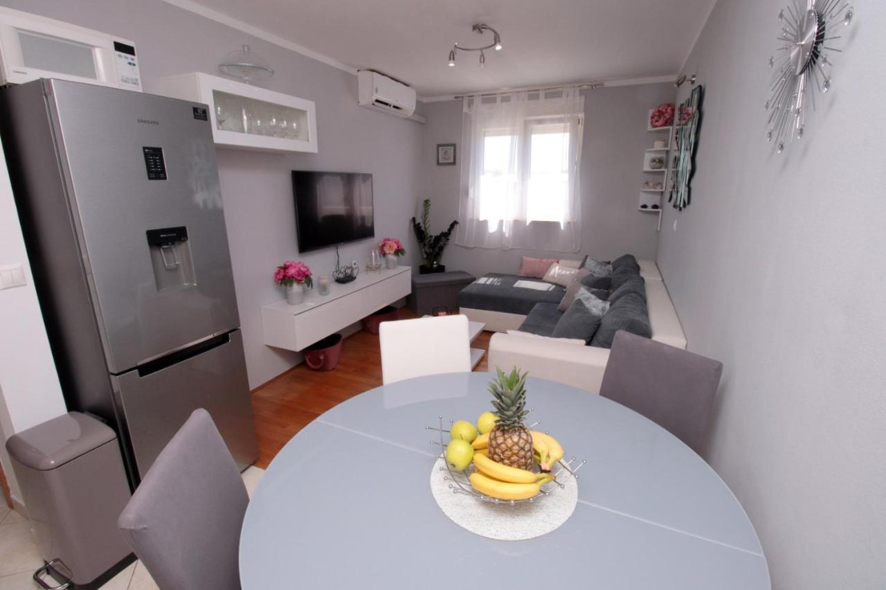 Ferienwohnung Apartman *Sanja* Omiš Exterior foto